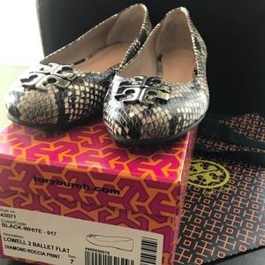 Tory Burch like NEW Lowell snake skin flats size 7